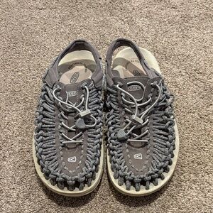 KEEN women’s Uneek rope Gray Sandals